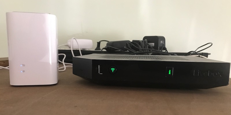 une 4GBox et une Livebox côte à côte