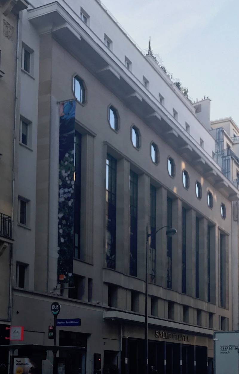 Salle Pleyel aux couleurs du Show Hello