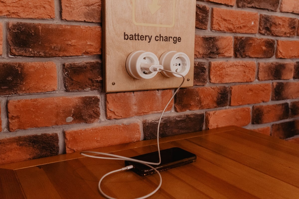 Voici les 9 erreurs à éviter quand on charge son Smartphone