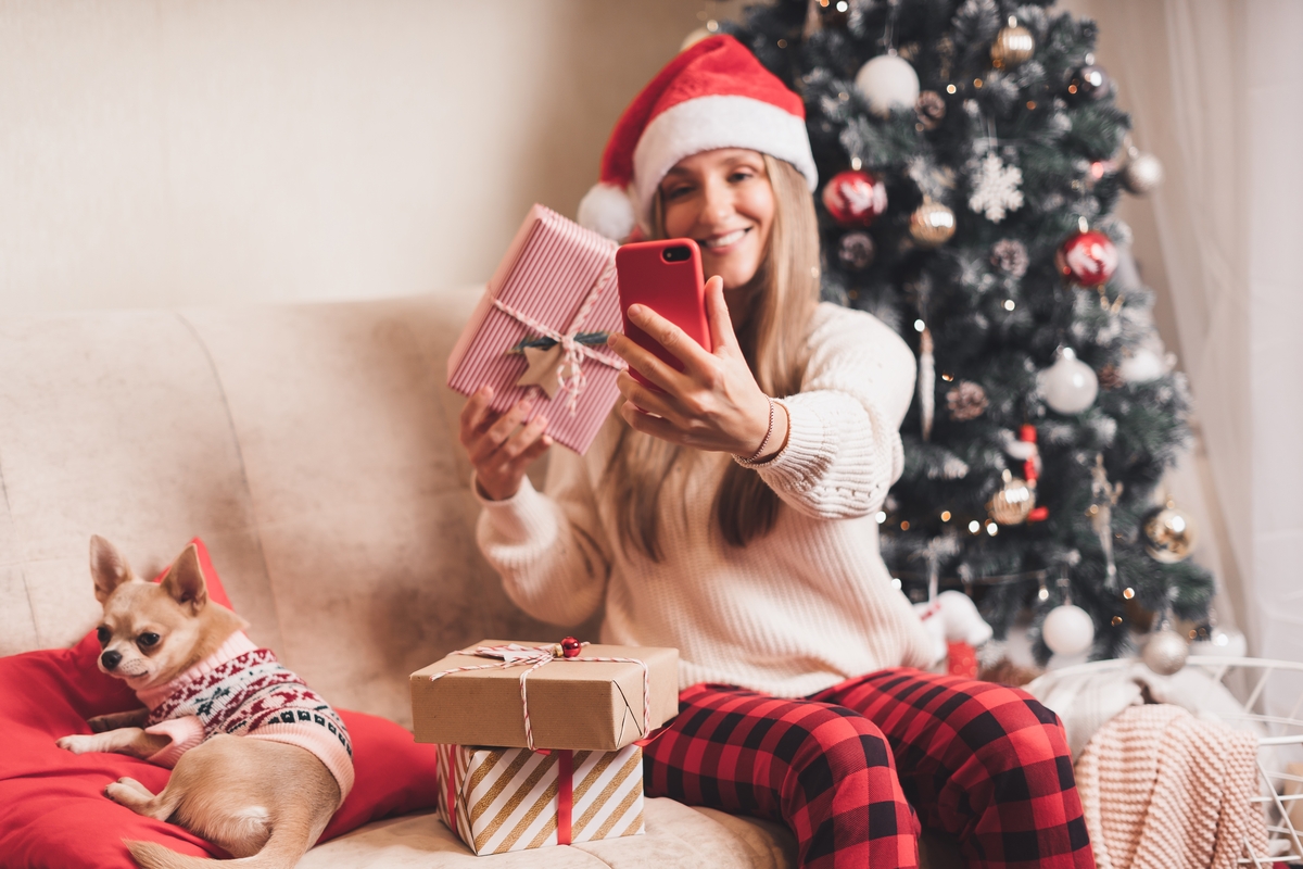 Guide de Noël 2023 : Les Cadeaux Mobiles et Internet qui Vont Faire Pétiller vos Fêtes !