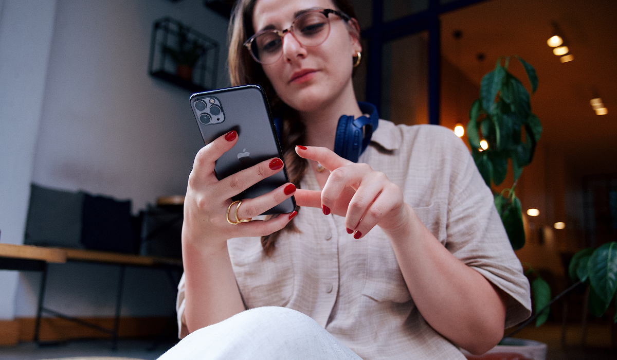 woman-smartphone
