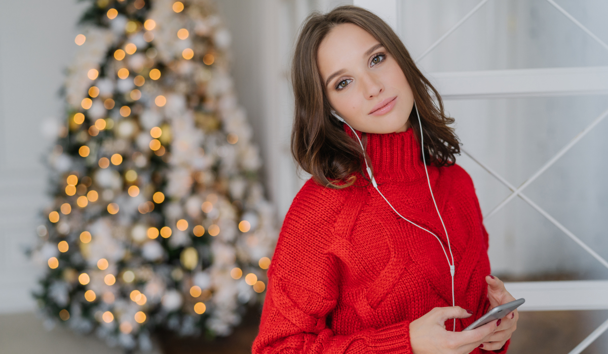 woman-smartphone-music