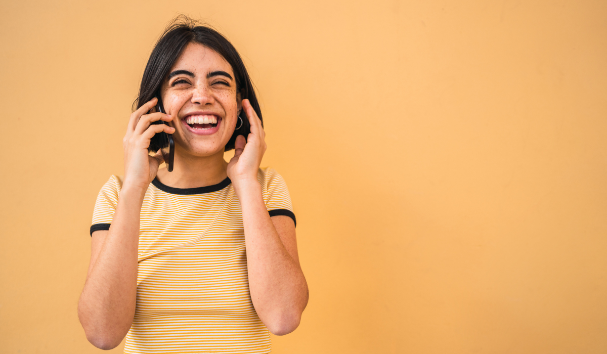 woman-young-on-the-phone