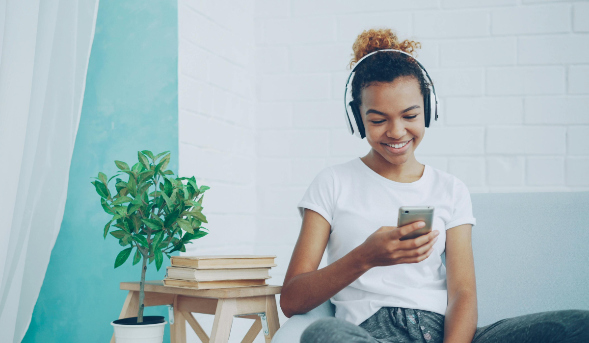 woman-listening-music