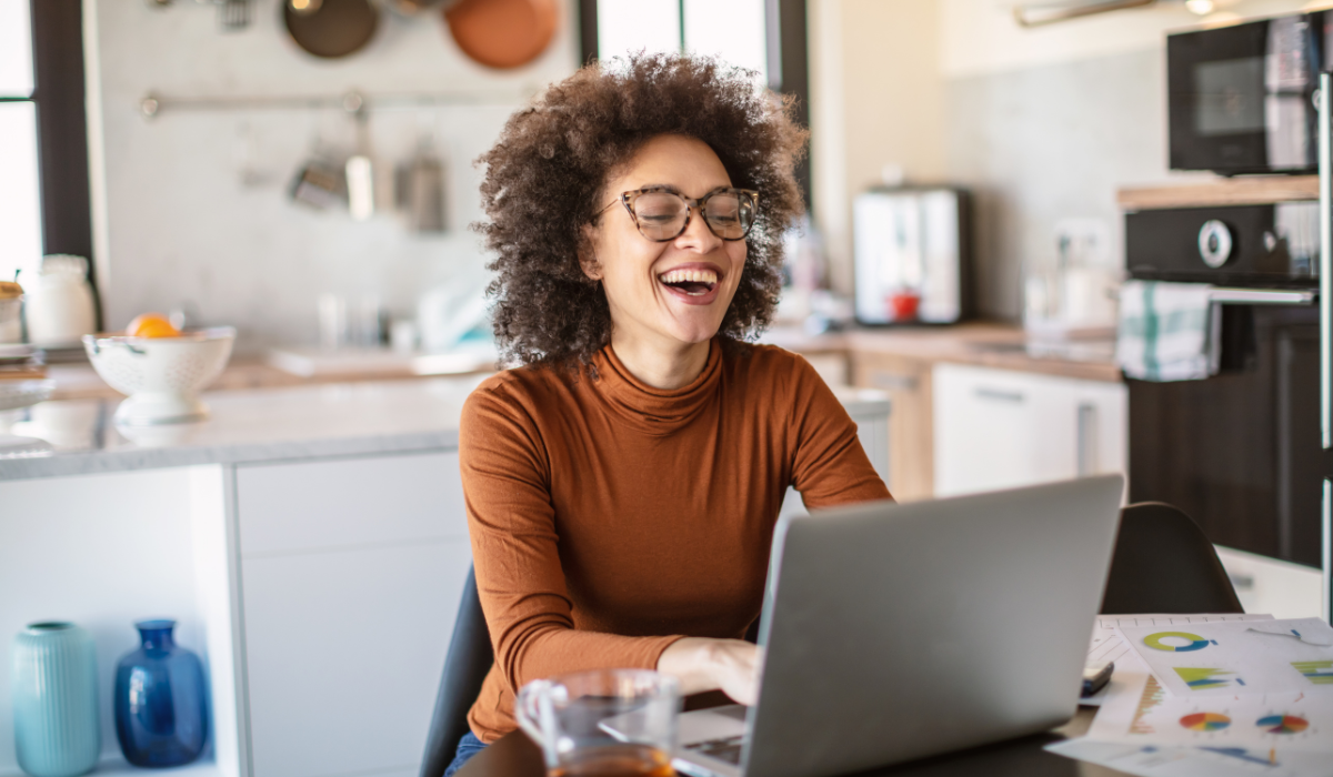 woman-laptop-kitchen