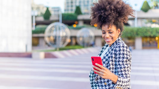 Auchan Telecom propose des tarifs avantageux grâce au réseau de Bouygues Telecom