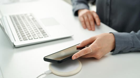 La Révolution de la Recharge sans Fil : Le Chargeur MagSafe d'Apple Expliqué en Détail