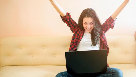 women-happy-laptop