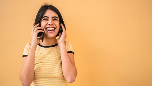 woman-young-on-the-phone