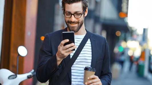 man-smartphone-street
