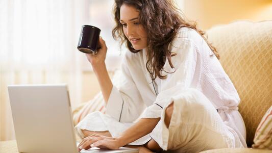 woman-drinking-coffee
