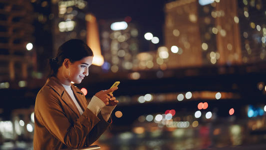 NRJ Mobile : explorez le spectre de la 4G et 5G avec les forfaits Woot, faits pour vous 